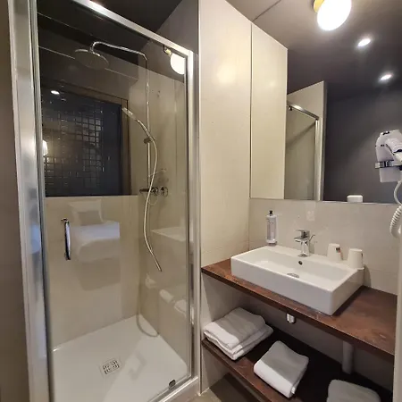 Hotell Brit Confort 3*